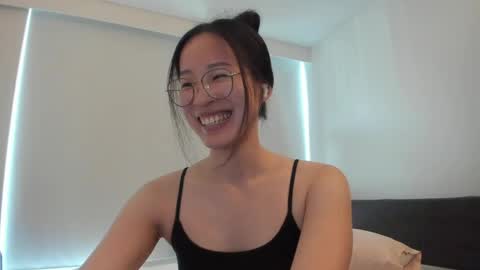 Snapshot of secretgirlfriendxo chatting on 06/05/26, 11:32 Angela online show from 06/05/26, 11:32