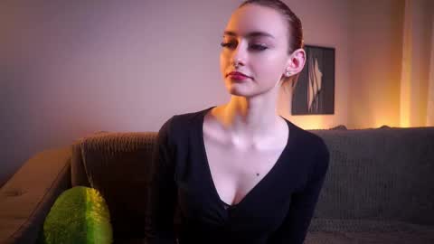 Lily online show from 12/22/25, 11:51