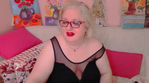 Snapshot of secretloverbbw chatting on 12/18/25, 08:26 Alice online show from 12/18/25, 08:26