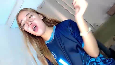 Snapshot of seducing_angela chatting on 10/21/25, 12:55 seducing_angela online show from 10/21/25, 12:55