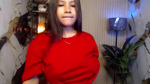 Snapshot of seductive_elle chatting on 10/24/25, 11:06 ellie online show from 10/24/25, 11:06