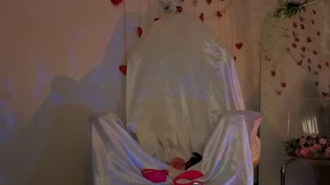 Snapshot of seductive_flower chatting on 03/15/26, 10:32 Mali online show from 03/15/26, 10:32