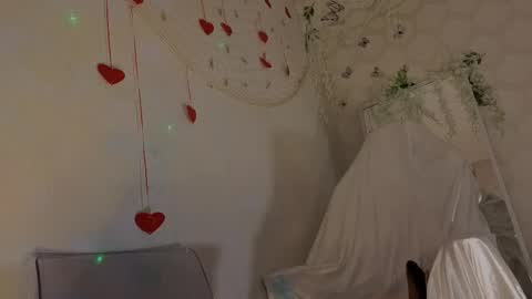 Snapshot of seductive_flower chatting on 04/19/26, 10:14 Mali online show from 04/19/26, 10:14