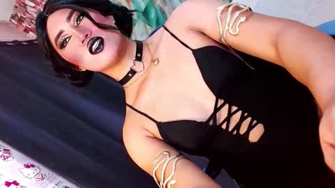 Snapshot of seductive_scarllete chatting on 12/17/25, 01:00 SCARLETTE online show from 12/17/25, 01:00