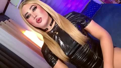 Snapshot of seductive_scarllete chatting on 03/11/26, 04:02 SCARLETTE online show from 03/11/26, 04:02