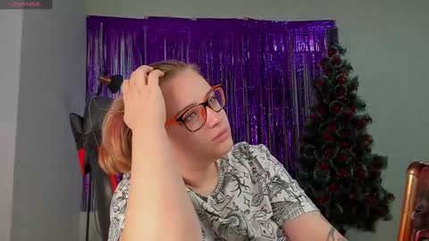 seductive_she_wolf online show from 12/06/24, 09:21