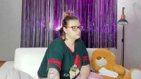 seductive_she_wolf online show from 02/15/25, 09:15