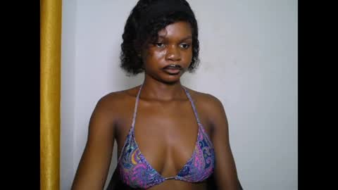 Snapshot of seductive_sugar247 chatting on 05/05/26, 05:15 seductive_sugar247 online show from 05/05/26, 05:15