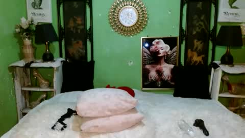 Snapshot of seductivecatxxx chatting on 05/11/26, 03:18 dyosa isabel online show from 05/11/26, 03:18