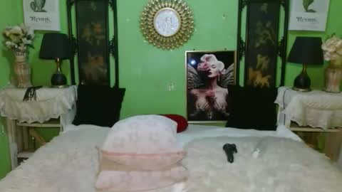 Snapshot of seductivecatxxx chatting on 05/24/26, 02:38 dyosa isabel online show from 05/24/26, 02:38