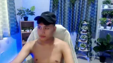 Snapshot of seductivee_bigcock chatting on 10/25/25, 08:33 John online show from 10/25/25, 08:33