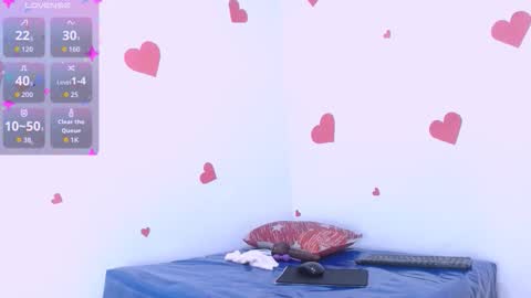 Snapshot of seductivespellvagina80 chatting on 10/30/25, 01:01 Estefany online show from 10/30/25, 01:01