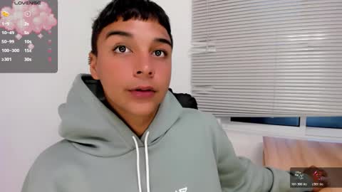 Snapshot of seductivo_jr chatting on 11/04/25, 08:52 seductivo online show from 11/04/25, 08:52