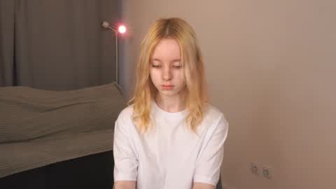 Snapshot of seebunny chatting on 06/07/26, 04:22 See Its honey bunny im Lana online show from 06/07/26, 04:22