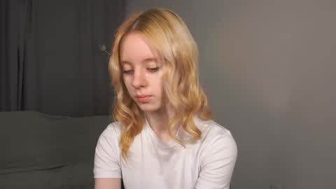 Snapshot of seebunny chatting on 06/08/26, 04:18 See Its honey bunny im Lana online show from 06/08/26, 04:18