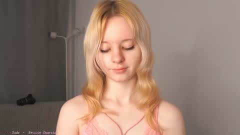 Snapshot of seebunny chatting on 07/15/26, 04:23 See Its honey bunny im Lana online show from 07/15/26, 04:23