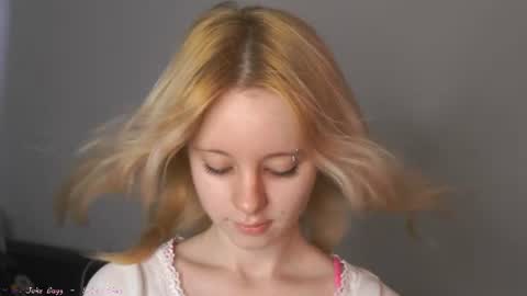 Snapshot of seebunny chatting on 07/28/26, 01:21 See Its honey bunny im Lana online show from 07/28/26, 01:21