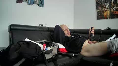 Sebastian online show from 01/04/25, 11:54