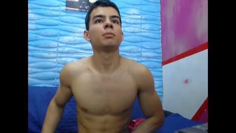 Snapshot of seigfried0 chatting on 02/20/25, 08:25 Seigfried online show from 02/20/25, 08:25