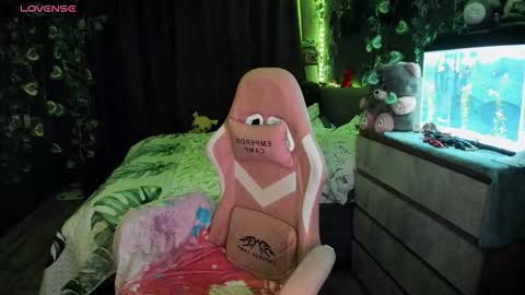 Snapshot of selby_paine chatting on 11/26/25, 04:19 Selby online show from 11/26/25, 04:19