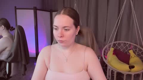 Snapshot of selena_4ever chatting on 11/07/25, 04:29 Selena and Leila online show from 11/07/25, 04:29