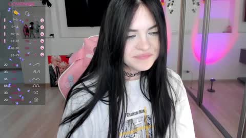Snapshot of selena___cute chatting on 12/12/24, 08:03 Selena online show from 12/12/24, 08:03