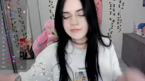 Snapshot of selena___cute chatting on 02/11/25, 05:05 Selena online show from 02/11/25, 05:05