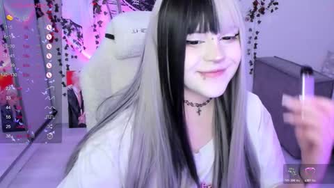 Snapshot of selena___cute chatting on 11/23/25, 12:05 Selena online show from 11/23/25, 12:05
