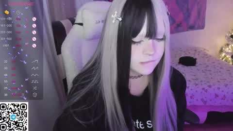 Snapshot of selena___cute chatting on 01/15/26, 07:35 Selena online show from 01/15/26, 07:35