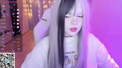 Snapshot of selena___cute chatting on 02/10/26, 05:44 Selena online show from 02/10/26, 05:44