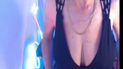 Snapshot of selena_ferreira chatting on 05/11/26, 02:45 Selena online show from 05/11/26, 02:45