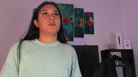 selena_fox7 online show from 10/19/25, 04:02