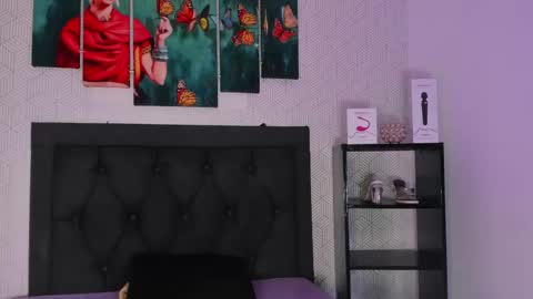 selena_fox7 online show from 10/22/25, 03:40