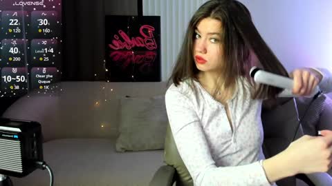 Selena online show from 02/09/25, 12:49