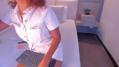 Selena online show from 11/07/25, 10:59