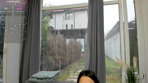 Snapshot of selena_reeves chatting on 01/31/25, 10:20 Selena online show from 01/31/25, 10:20