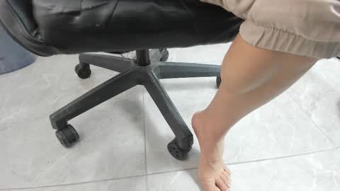 Snapshot of selena_robertss_ chatting on 10/14/25, 02:51 selena roberts online show from 10/14/25, 02:51