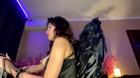 Snapshot of selena_shawty chatting on 10/31/25, 12:50 H i  My names is Selena Welcome to my room  Please thumbs up - its important online show from 10/31/25, 12:50