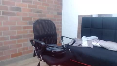 Snapshot of selena_tits_ chatting on 10/06/25, 01:03 Selena online show from 10/06/25, 01:03