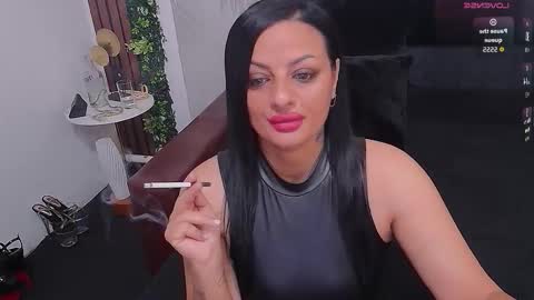 Snapshot of selena_vixen chatting on 11/08/25, 05:18 Selene online show from 11/08/25, 05:18