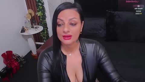 Snapshot of selena_vixen chatting on 11/18/25, 05:45 Selene online show from 11/18/25, 05:45