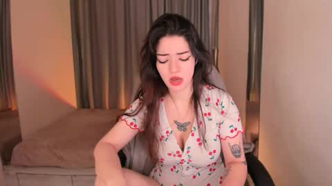 Snapshot of selena_wow_ chatting on 10/16/25, 09:10 Selena  Follow Me online show from 10/16/25, 09:10