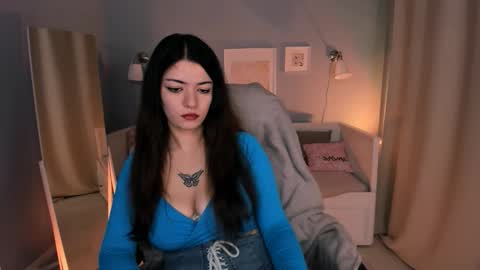Snapshot of selena_wow_ chatting on 10/25/25, 08:00 Selena  Follow Me online show from 10/25/25, 08:00