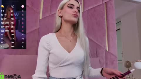 Selena online show from 10/13/25, 03:17