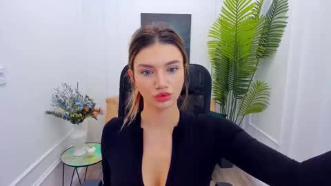 selenaemoore online show from 09/11/25, 03:39