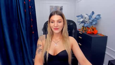 selenaemoore online show from 10/19/25, 07:58