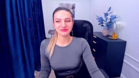 selenaemoore online show from 11/16/25, 03:34