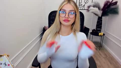 selenaemoore online show from 11/23/25, 03:39