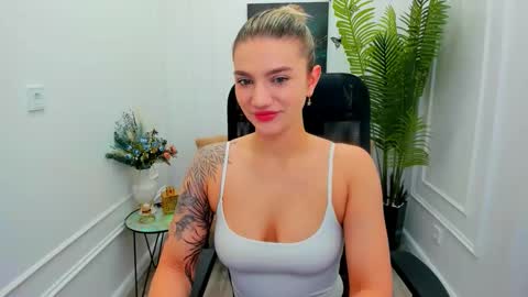 selenaemoore online show from 11/25/25, 04:45