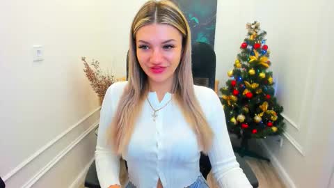selenaemoore online show from 12/17/25, 04:07